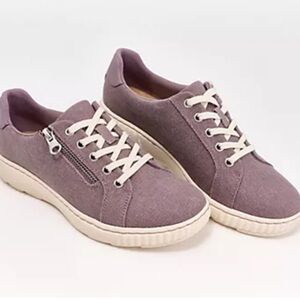 Clarks Collection Caroline Echo Lilac Lace-Up Low-Top Sneakers
